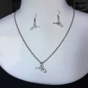 Guns out jewelry set